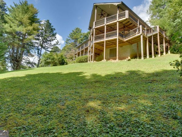 194 Fairway Lane, Dillard, GA 30537