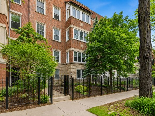 6914 N Sheridan Road , Unit 1, Chicago, IL 60626