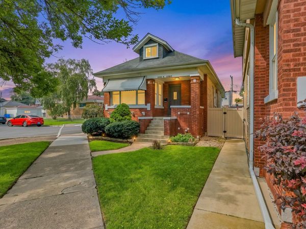 5306 N Lynch Avenue , Chicago, IL 60630