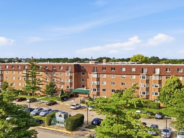 220 S Roselle Road , Unit 321, Schaumburg, IL 60193