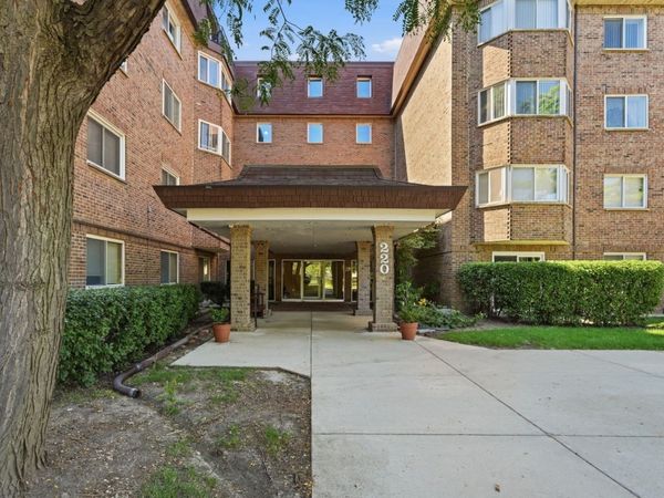 220 S Roselle Road, Unit 321, Schaumburg, IL 60193