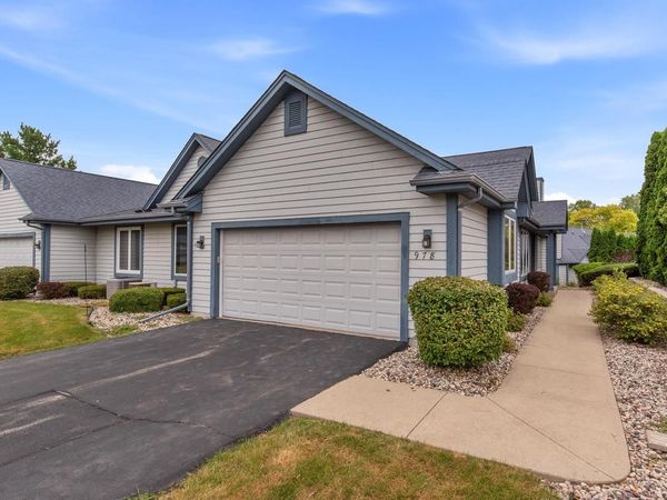978 Bay View CIRCLE, Mukwonago, WI 53149
