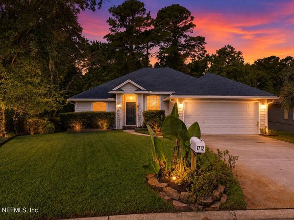 1712 CHANDELIER Circle W, Jacksonville, FL 32225