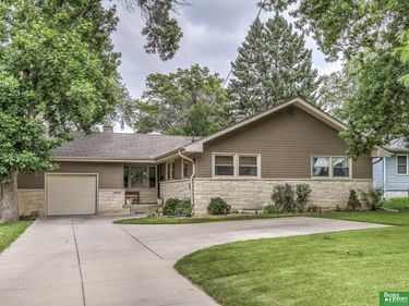 4412 Grover Street, Omaha, NE 68105