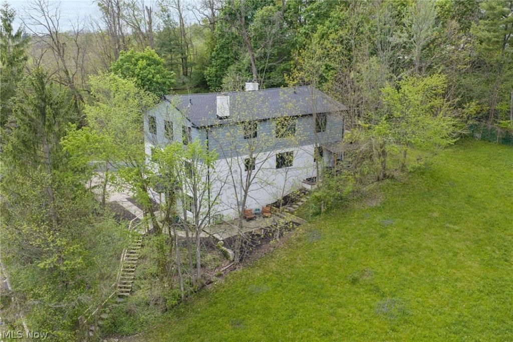58 W Orange Street, Chagrin Falls, OH 44022