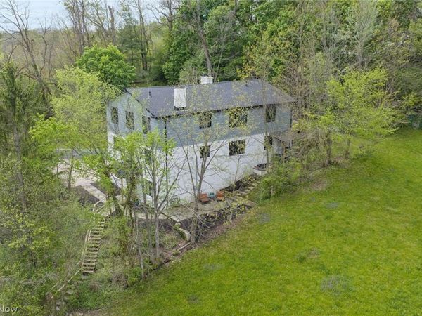 58 W Orange Street, Chagrin Falls, OH 44022