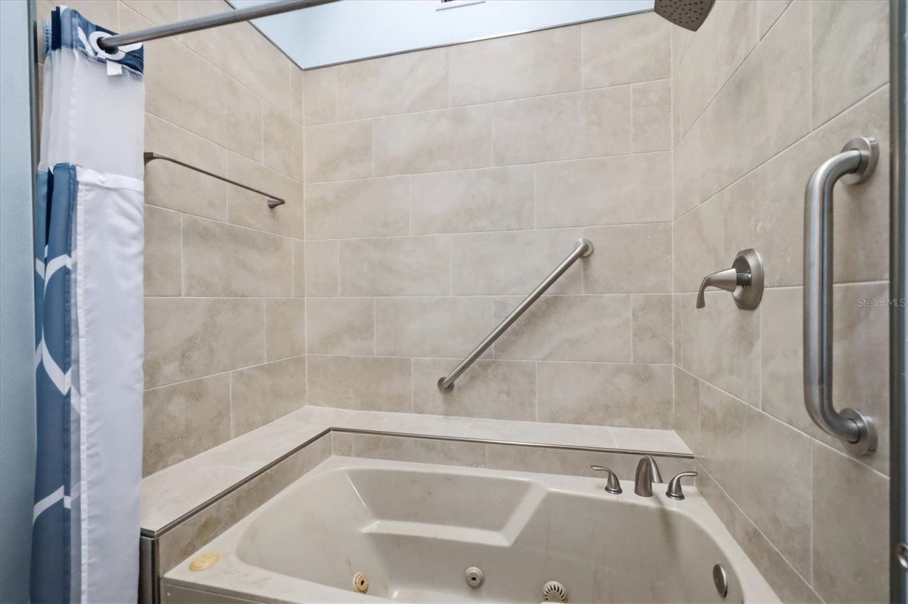 214 Southampton Drive, Unit 327, Venice, FL 34293 Photo