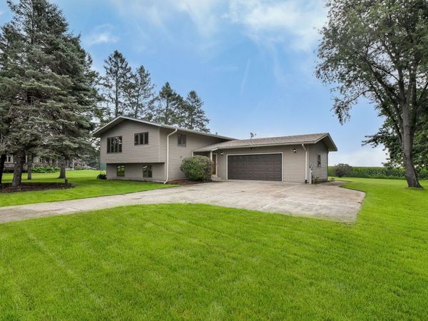 2S557 Bliss Road , Sugar Grove, IL 60554