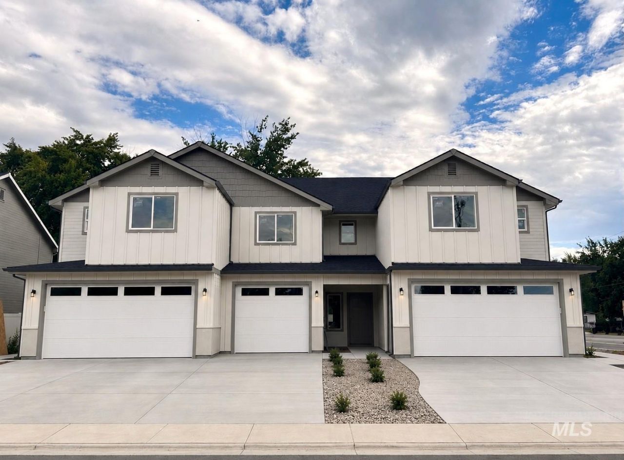 104 NE 3rd St., Unit Middle Uni, Fruitland, ID 83619 Main Photo