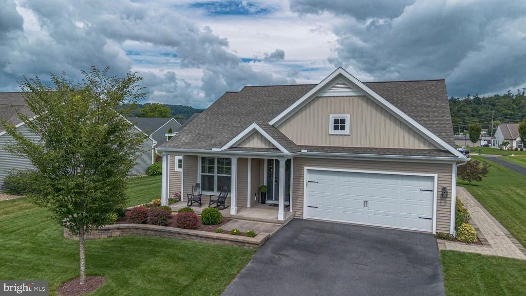 42 CAMBRIDGE LANE, LEWISTOWN, PA 17044