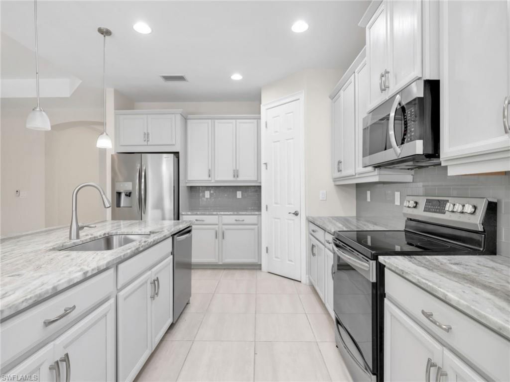 16382 Barclay Ct , Naples, FL 34110 Photo