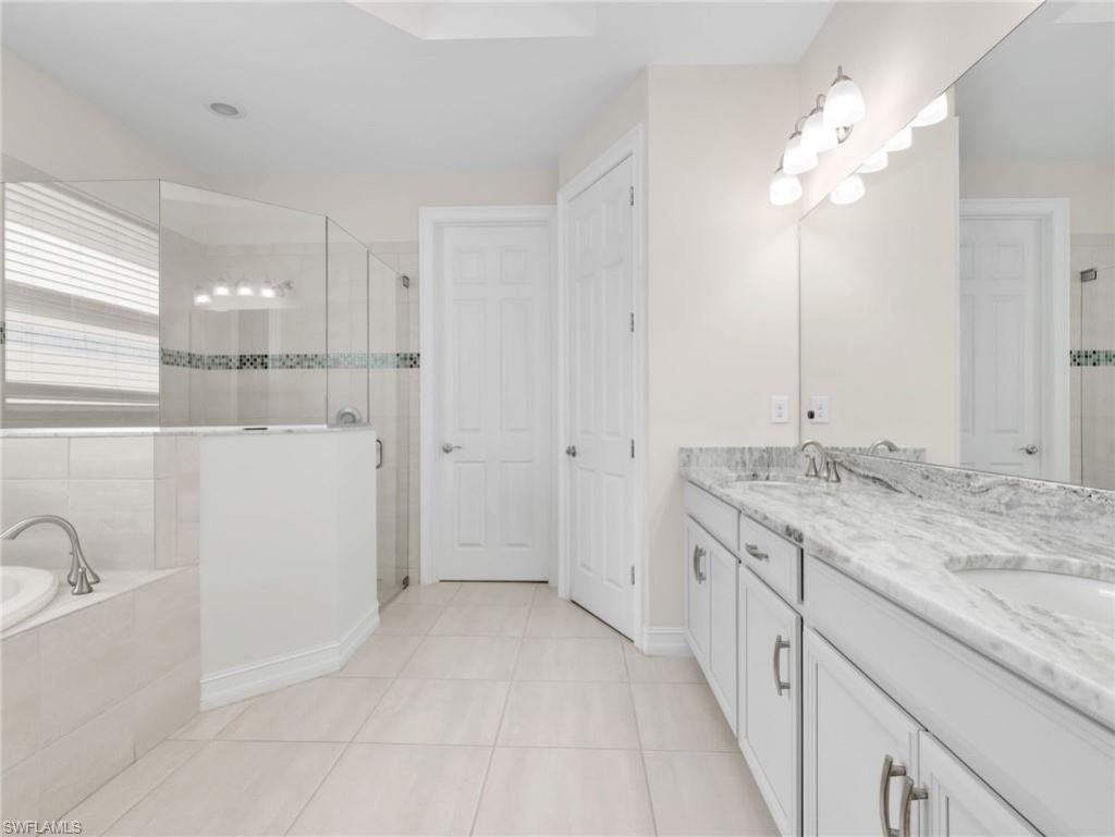 16382 Barclay Ct , Naples, FL 34110 Photo