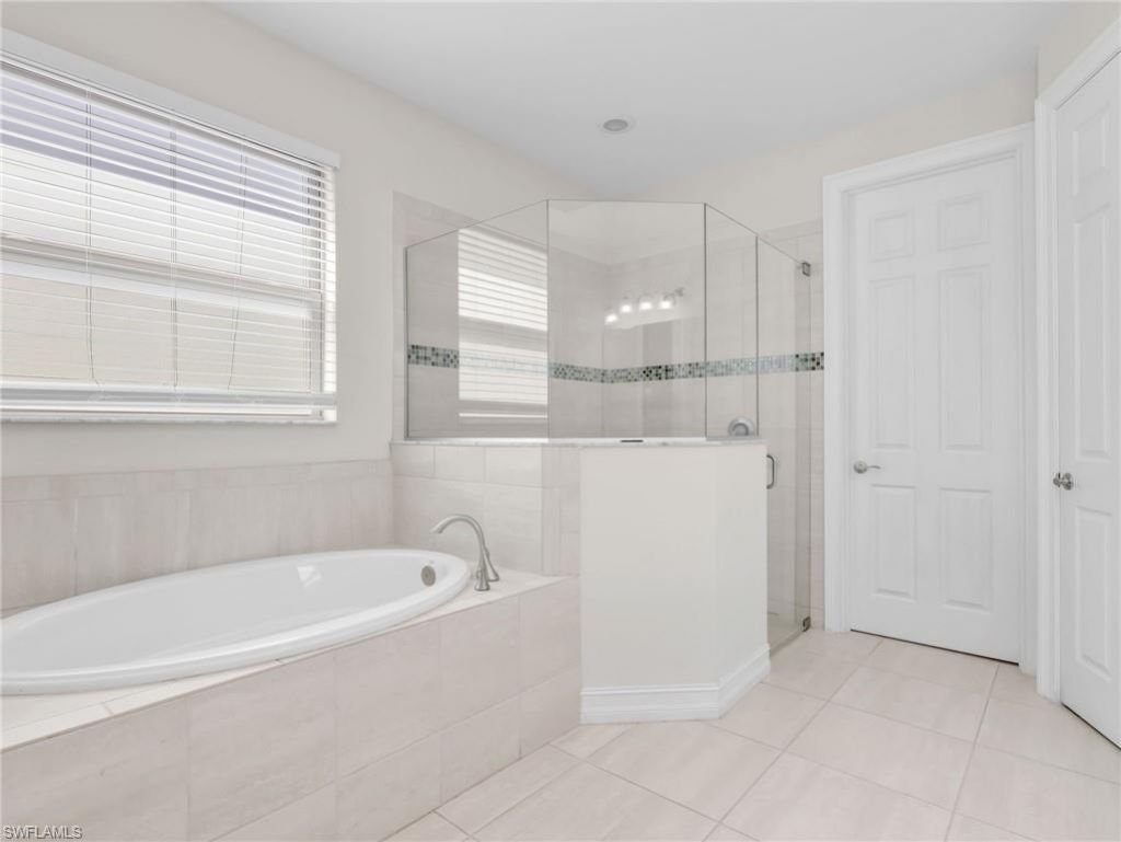16382 Barclay Ct , Naples, FL 34110 Photo