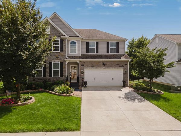 562 Preston Trails Drive , Pickerington, OH 43147