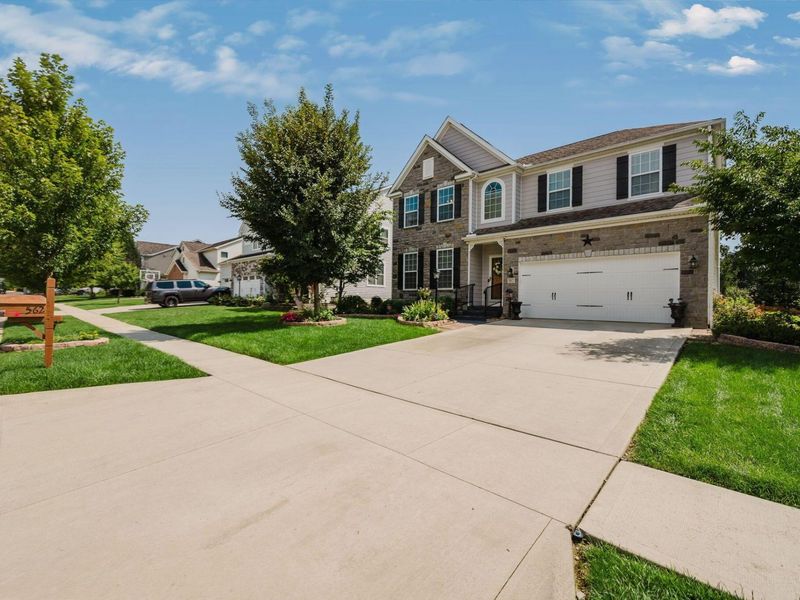 562 Preston Trails Drive, Pickerington, OH 43147 Photo 2
