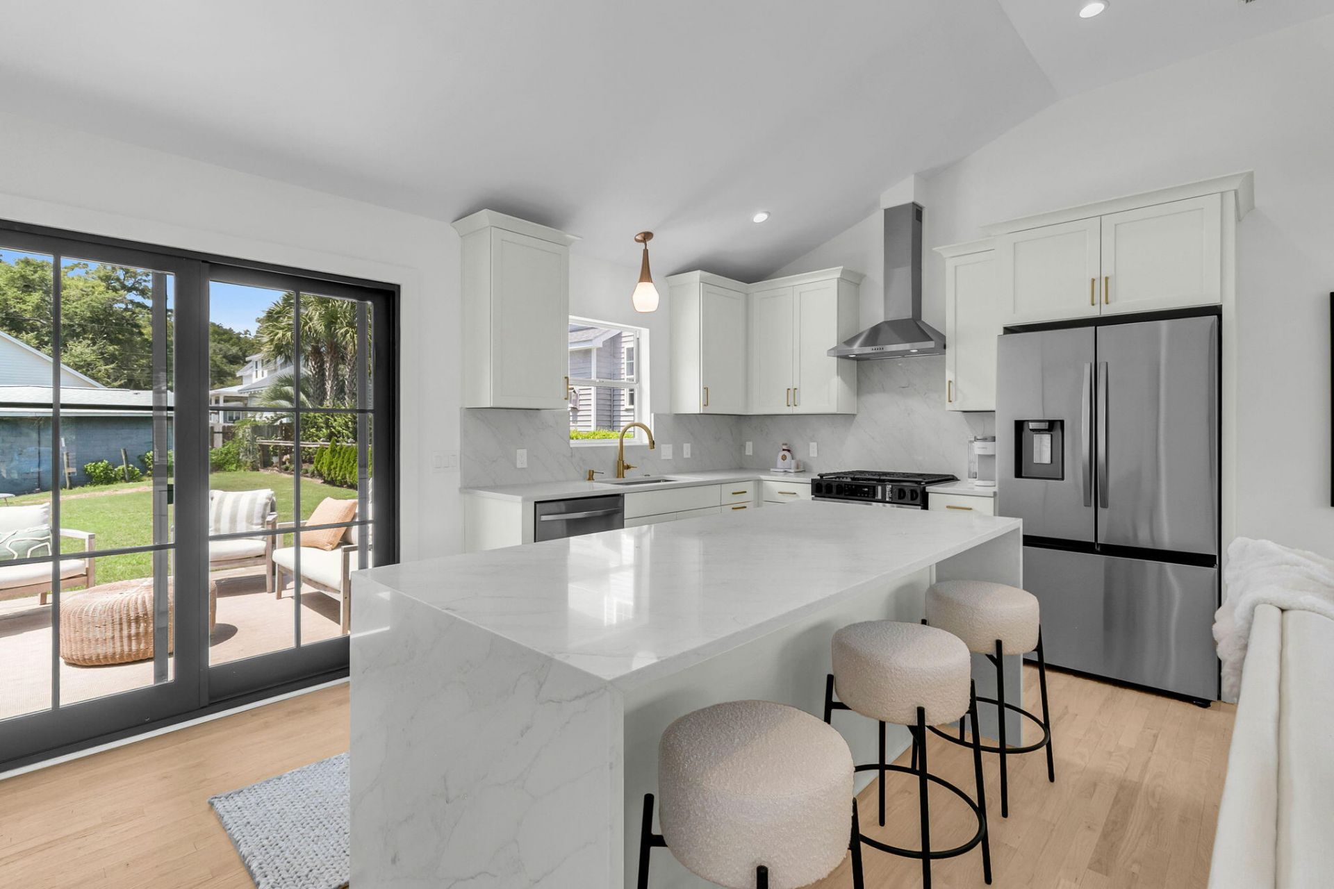679 Kent Street Photo 12