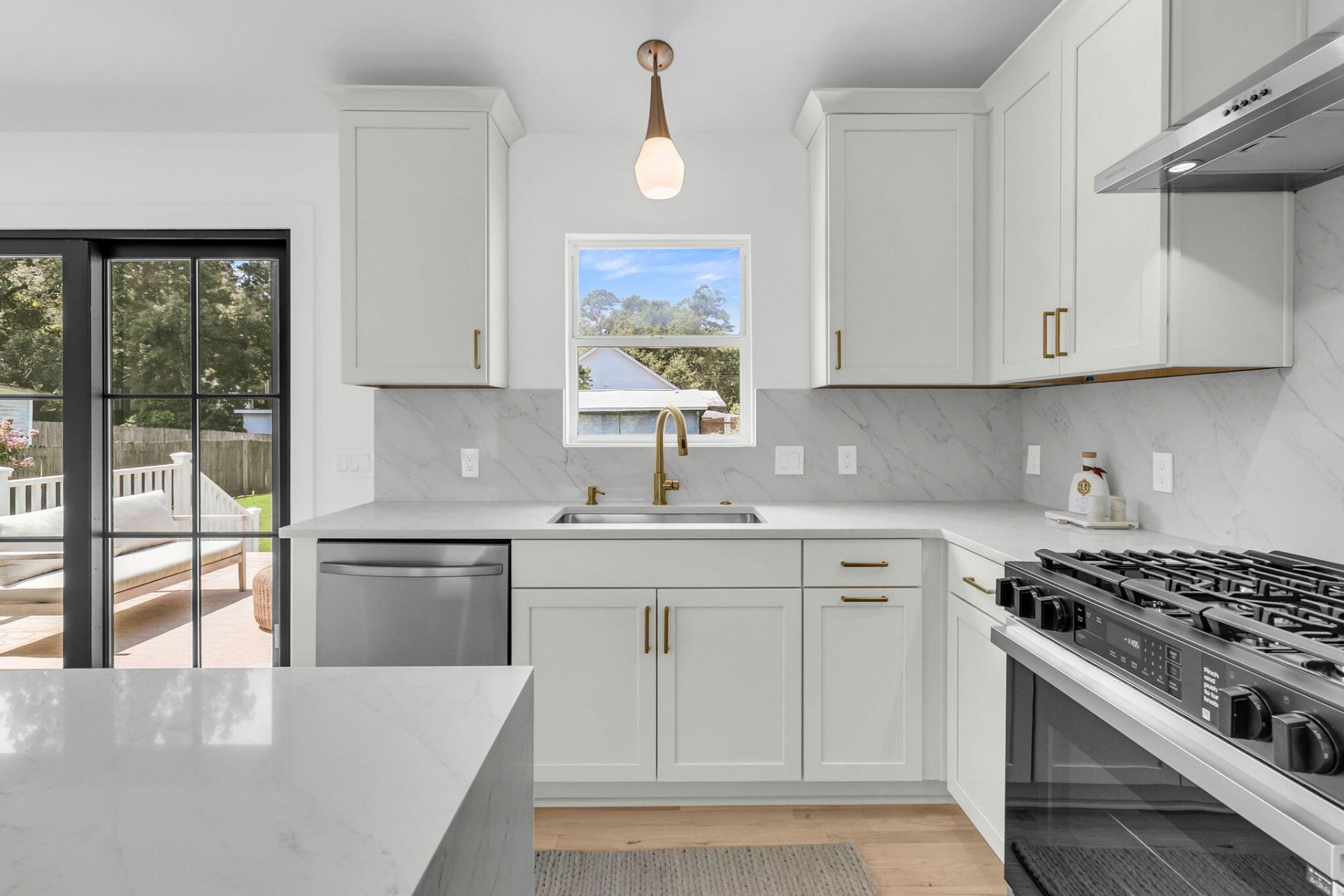 679 Kent Street Photo 13