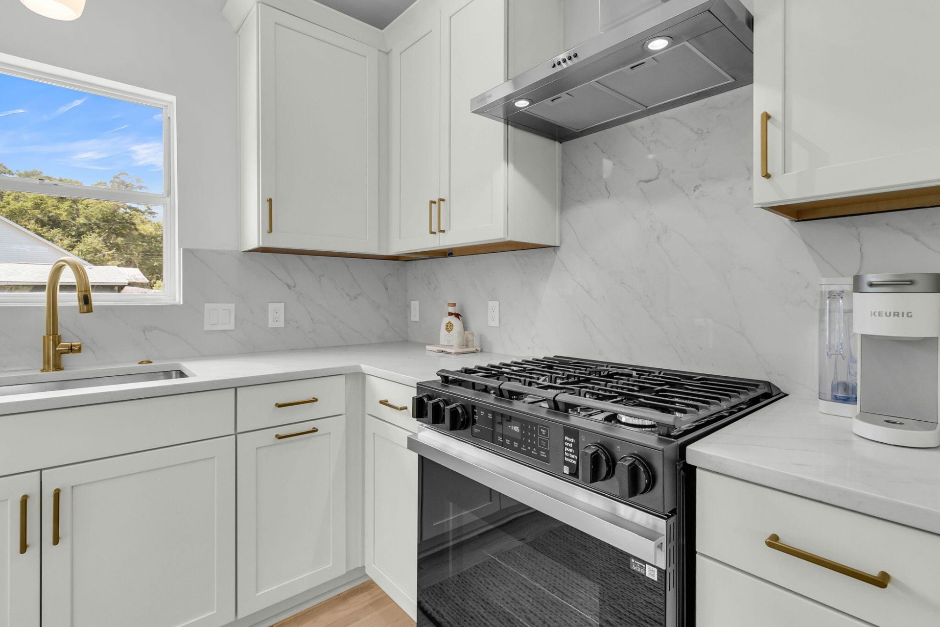 679 Kent Street Photo 17
