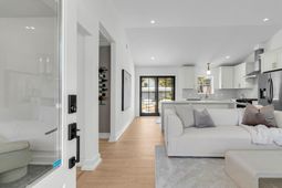 679 Kent Street photo 4