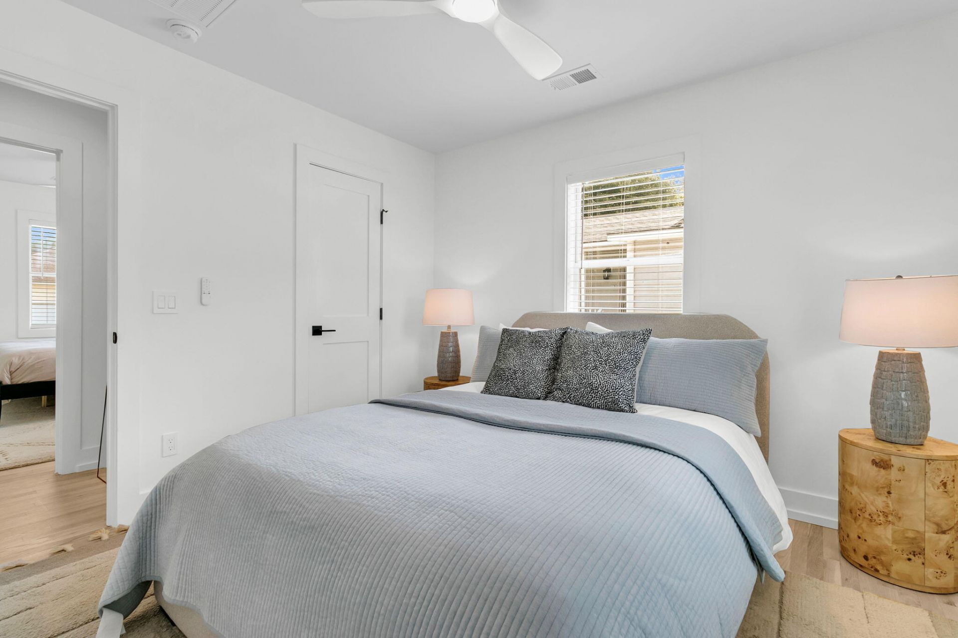 679 Kent Street Photo 23