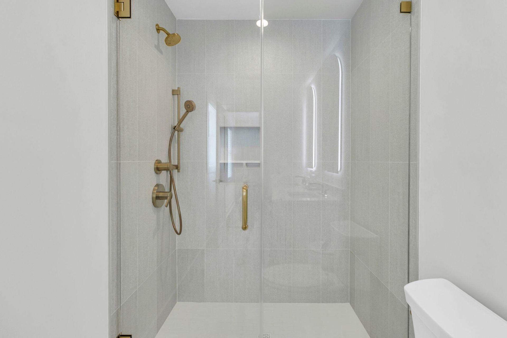 679 Kent Street Photo 27