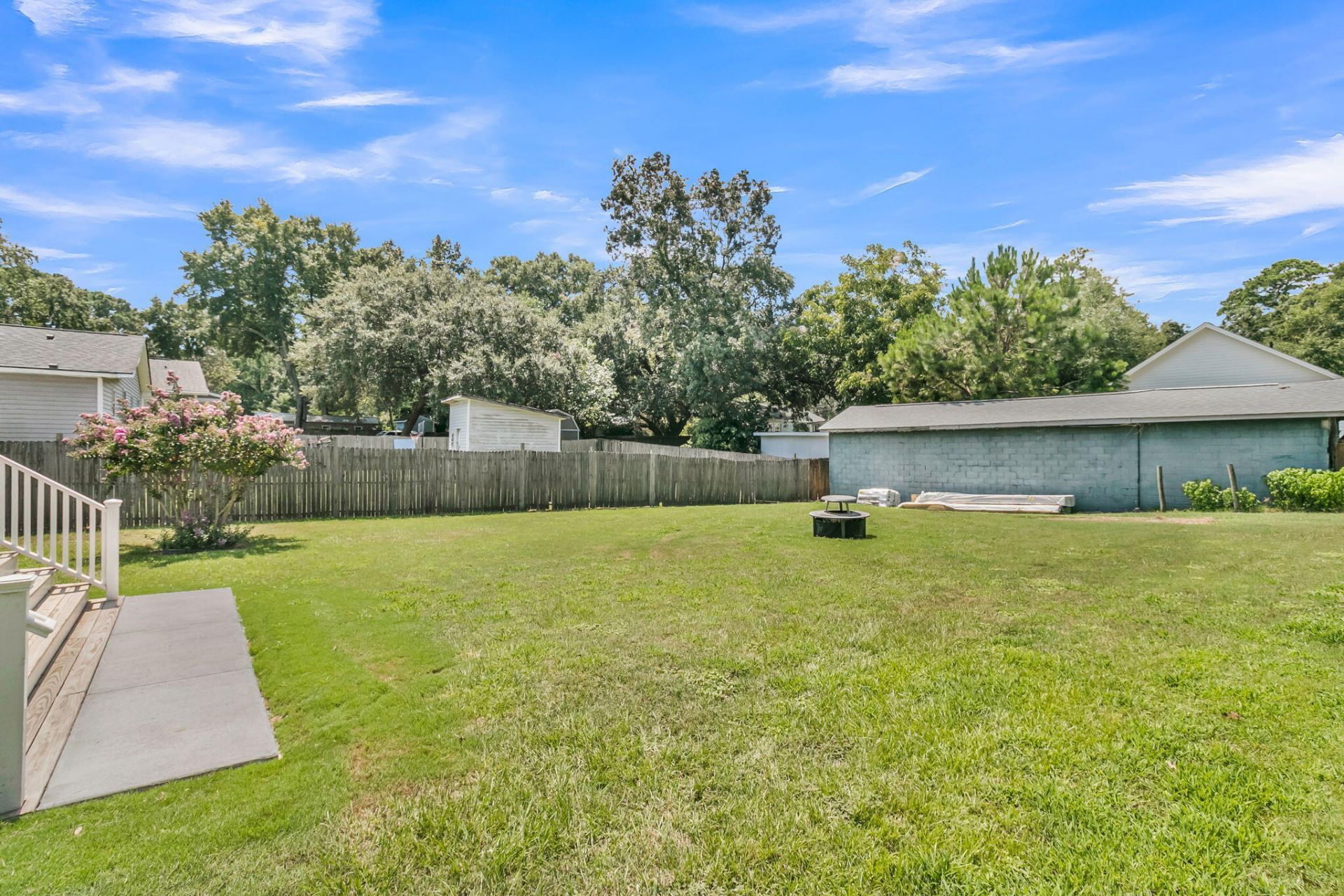 679 Kent Street Photo 37