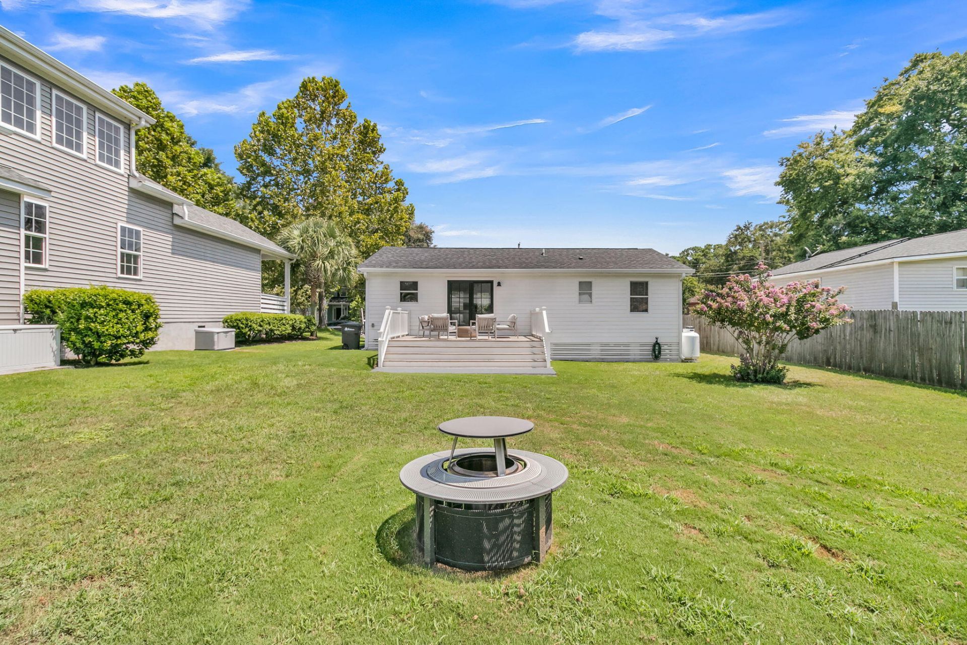 679 Kent Street Photo 6