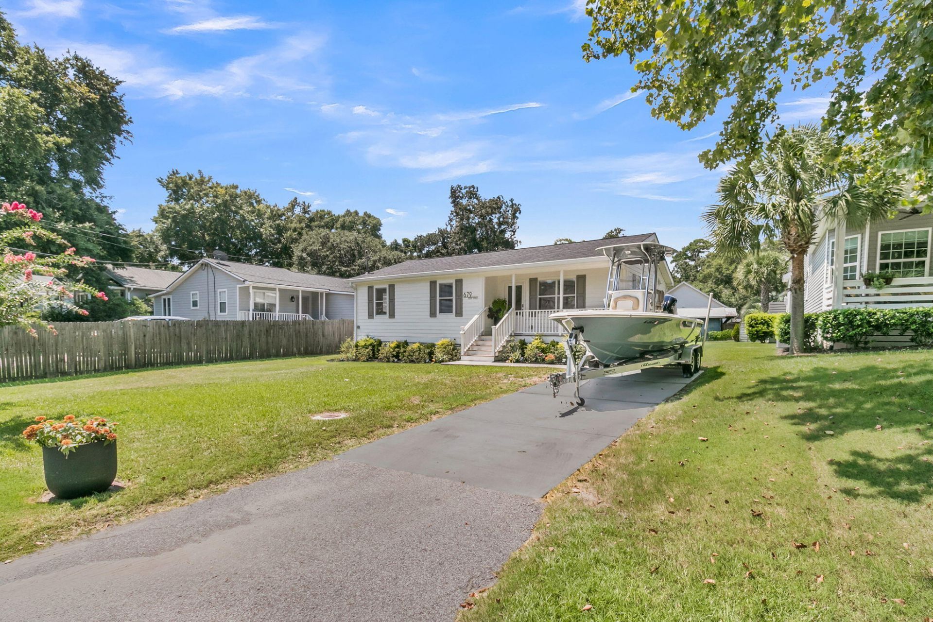 679 Kent Street Photo 8