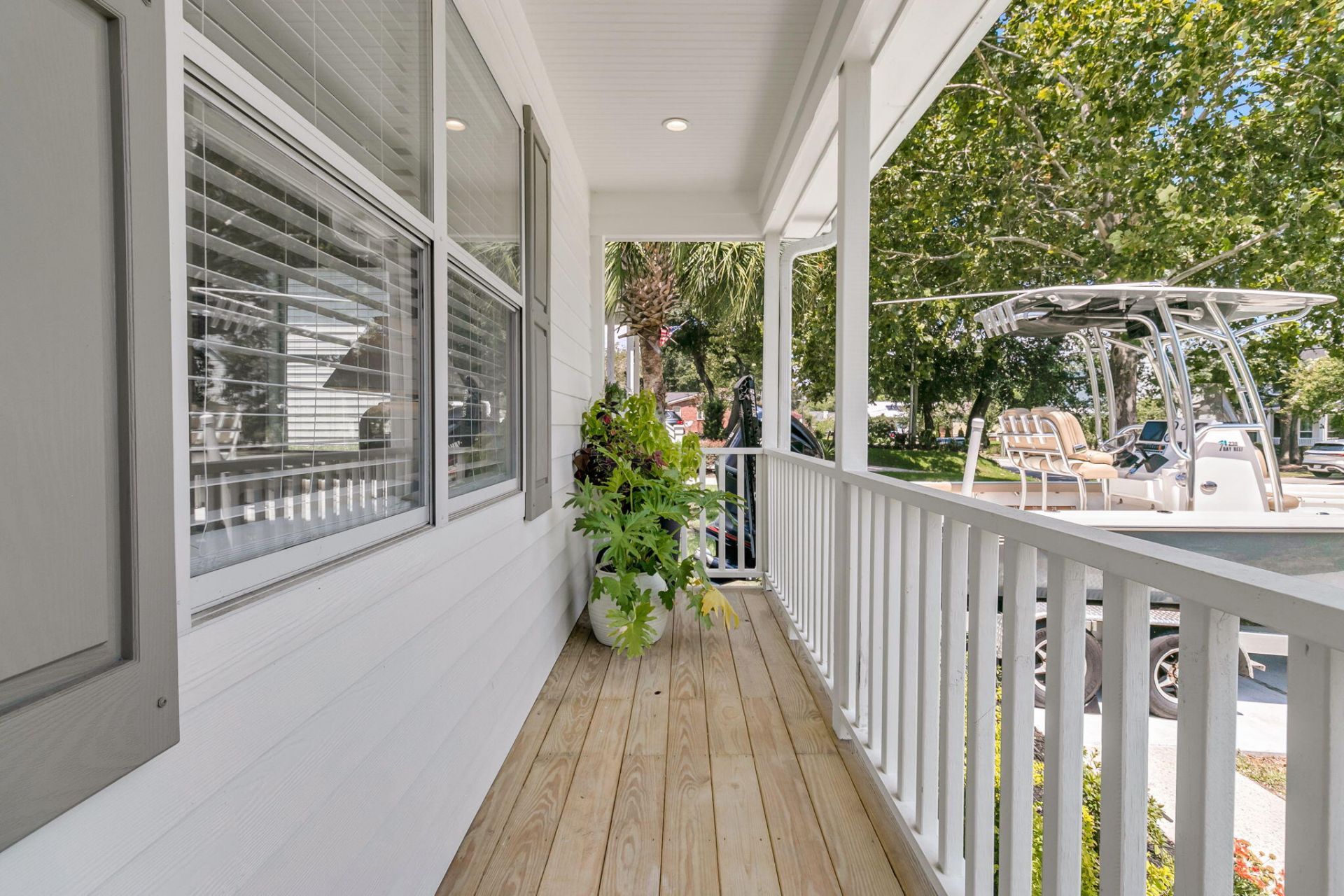 679 Kent Street Photo 9