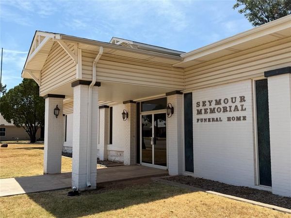 200 S Cedar Street , Seymour, TX 76380