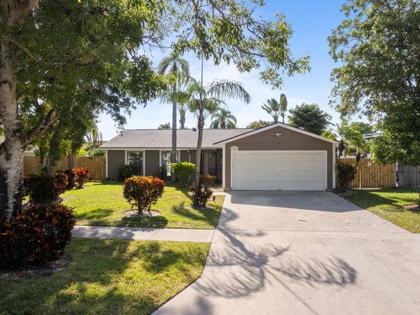 108 Cambridge Lane, Royal Palm Beach, FL 33411
