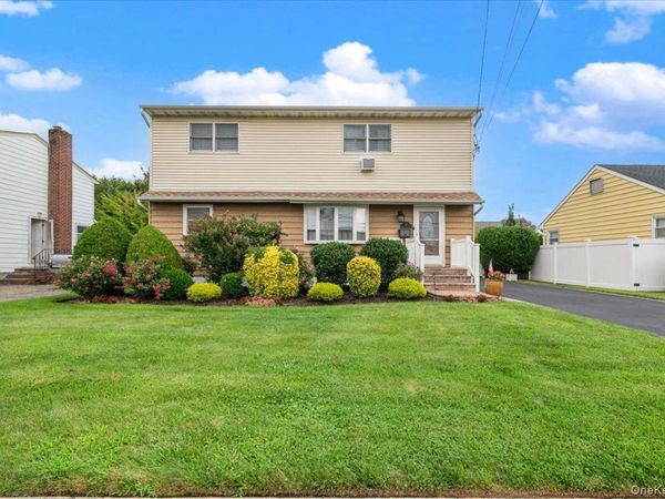 210 N 5th Street , Bethpage, NY 11714