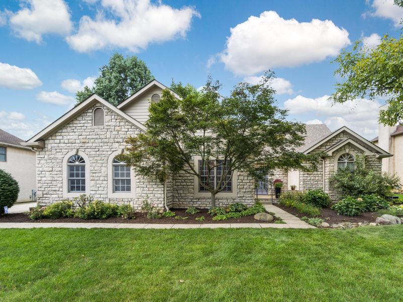 1586 Harrison Pond Drive , New Albany, OH 43054 Photo 2