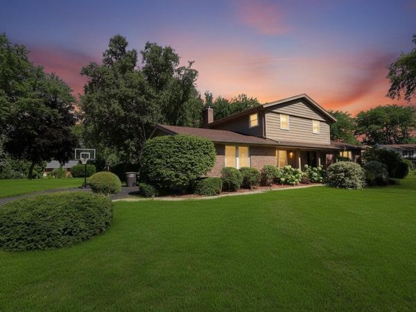 7 Greenwood Ct, Wind Point, WI 53402