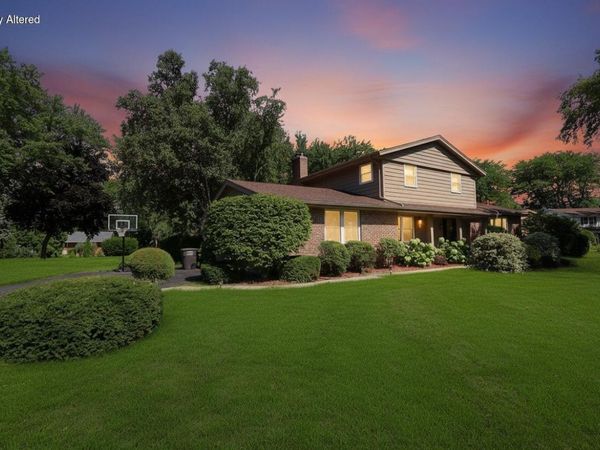 7 Greenwood Ct, Wind Point, WI 53402