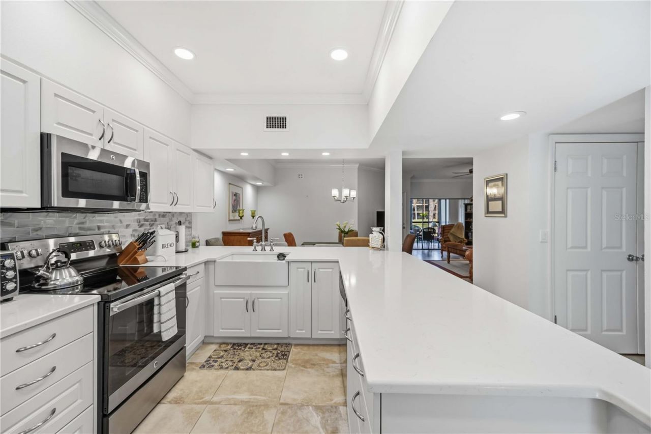 5726 Ashton Lake Drive, Unit 11, Sarasota, FL 34231 Photo