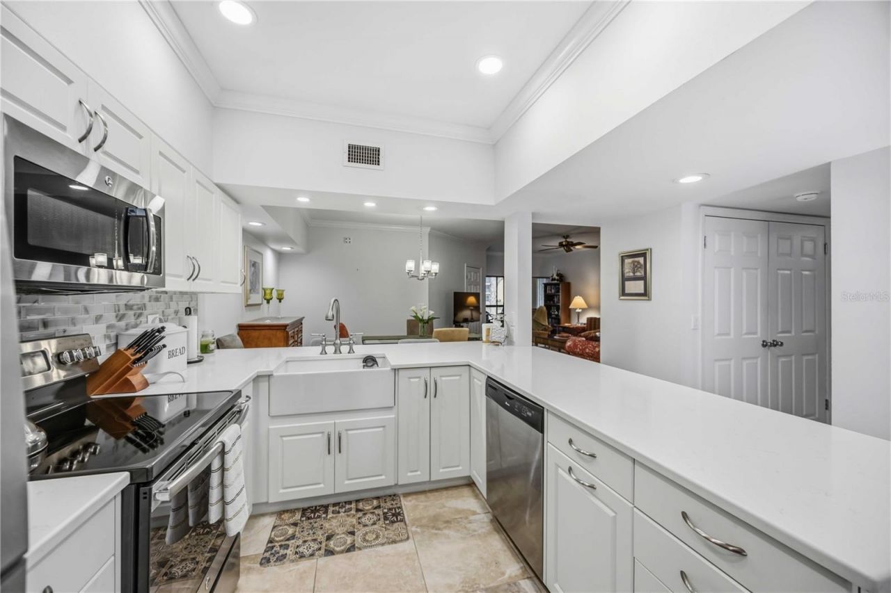 5726 Ashton Lake Drive, Unit 11, Sarasota, FL 34231 Photo