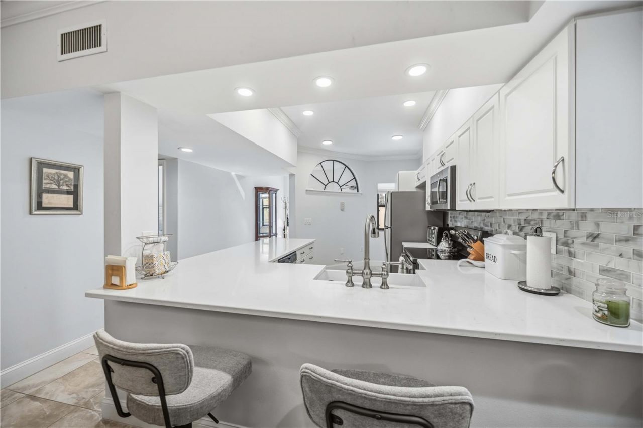 5726 Ashton Lake Drive, Unit 11, Sarasota, FL 34231 Photo