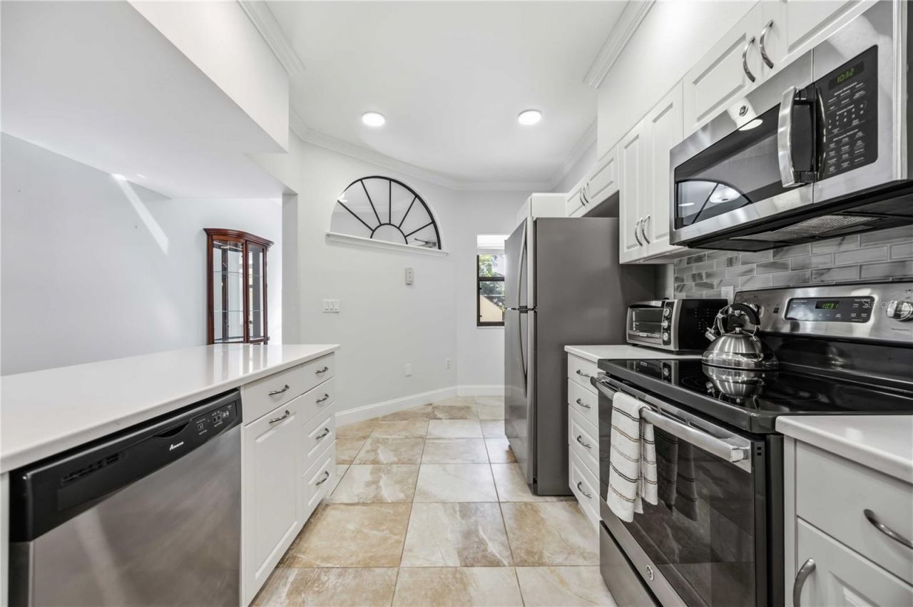 5726 Ashton Lake Drive, Unit 11, Sarasota, FL 34231 Photo