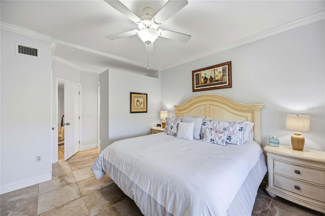 5726 Ashton Lake Drive, Unit 11, Sarasota, FL 34231 Photo