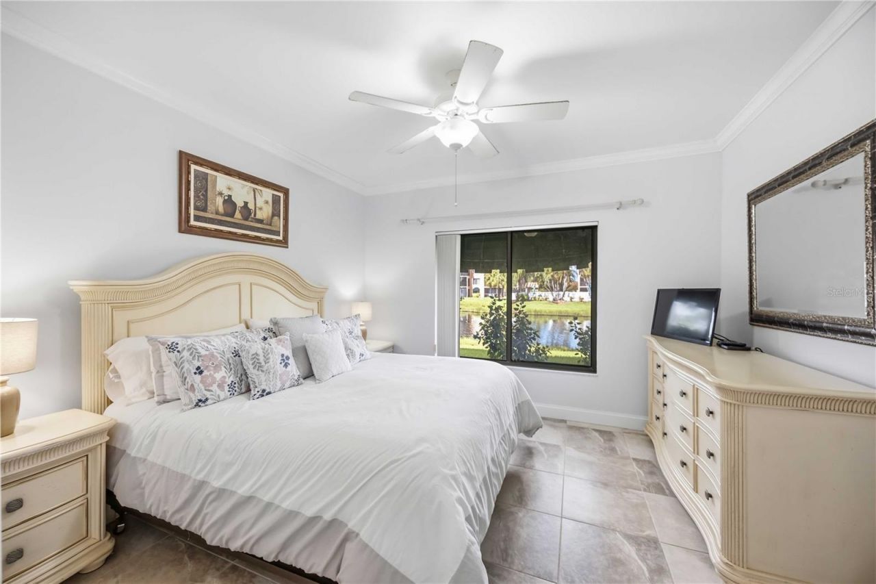 5726 Ashton Lake Drive, Unit 11, Sarasota, FL 34231 Photo