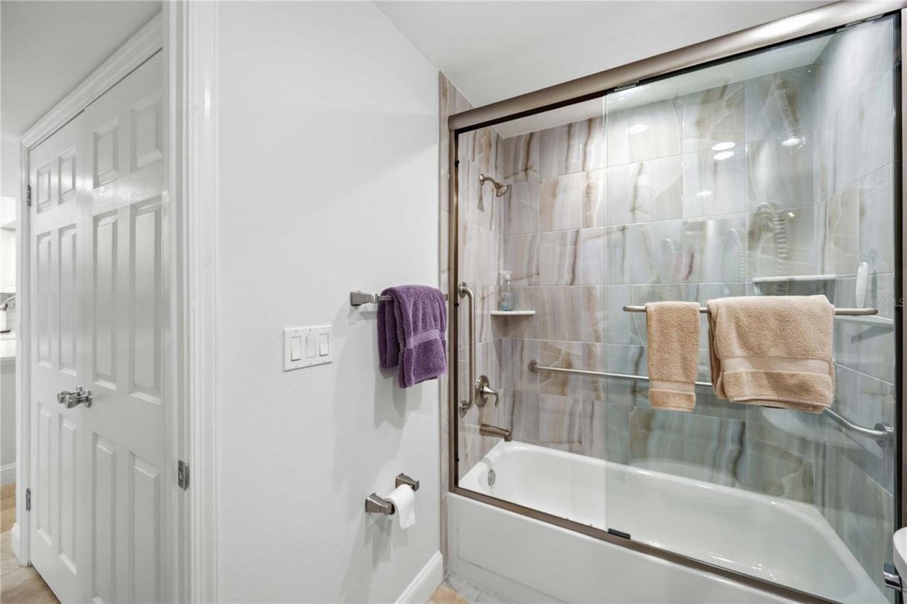 5726 Ashton Lake Drive, Unit 11, Sarasota, FL 34231 Photo