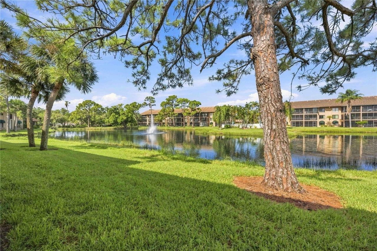 5726 Ashton Lake Drive, Unit 11, Sarasota, FL 34231 Photo