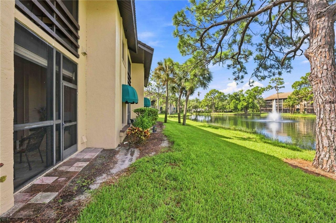 5726 Ashton Lake Drive, Unit 11, Sarasota, FL 34231 Photo