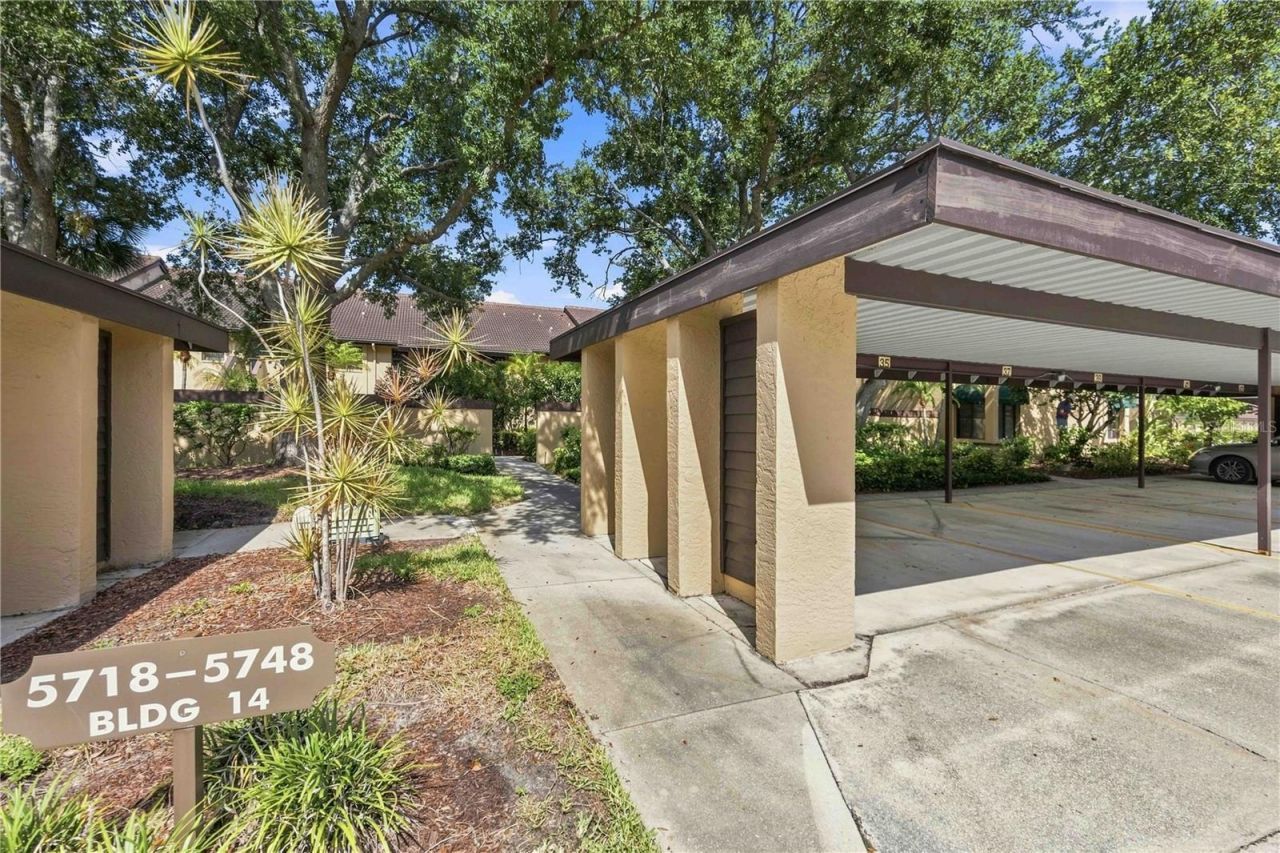 5726 Ashton Lake Drive, Unit 11, Sarasota, FL 34231 Photo
