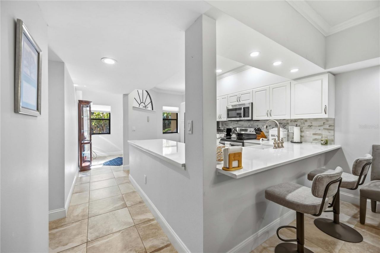 5726 Ashton Lake Drive, Unit 11, Sarasota, FL 34231 Photo