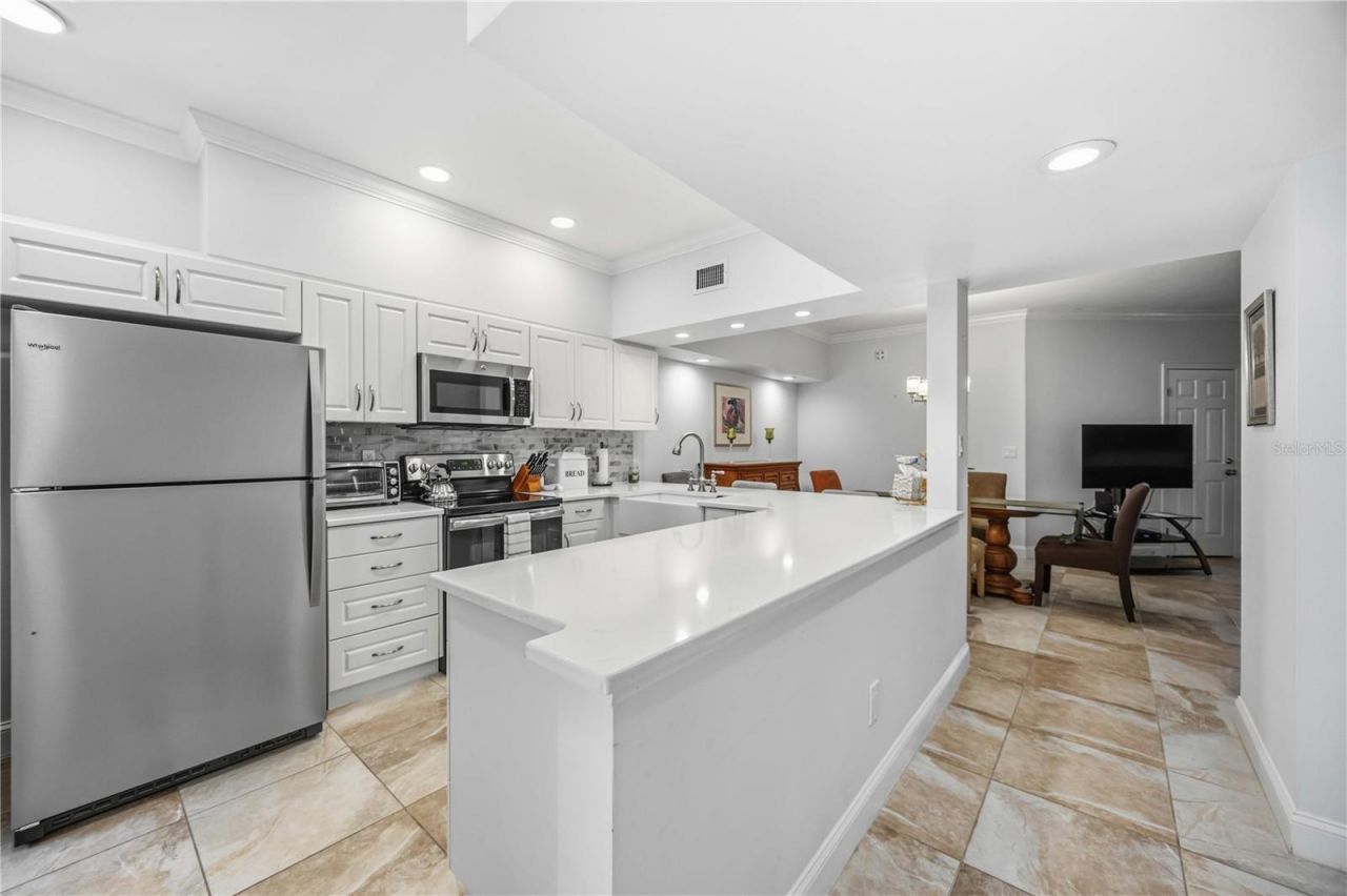 5726 Ashton Lake Drive, Unit 11, Sarasota, FL 34231 Photo