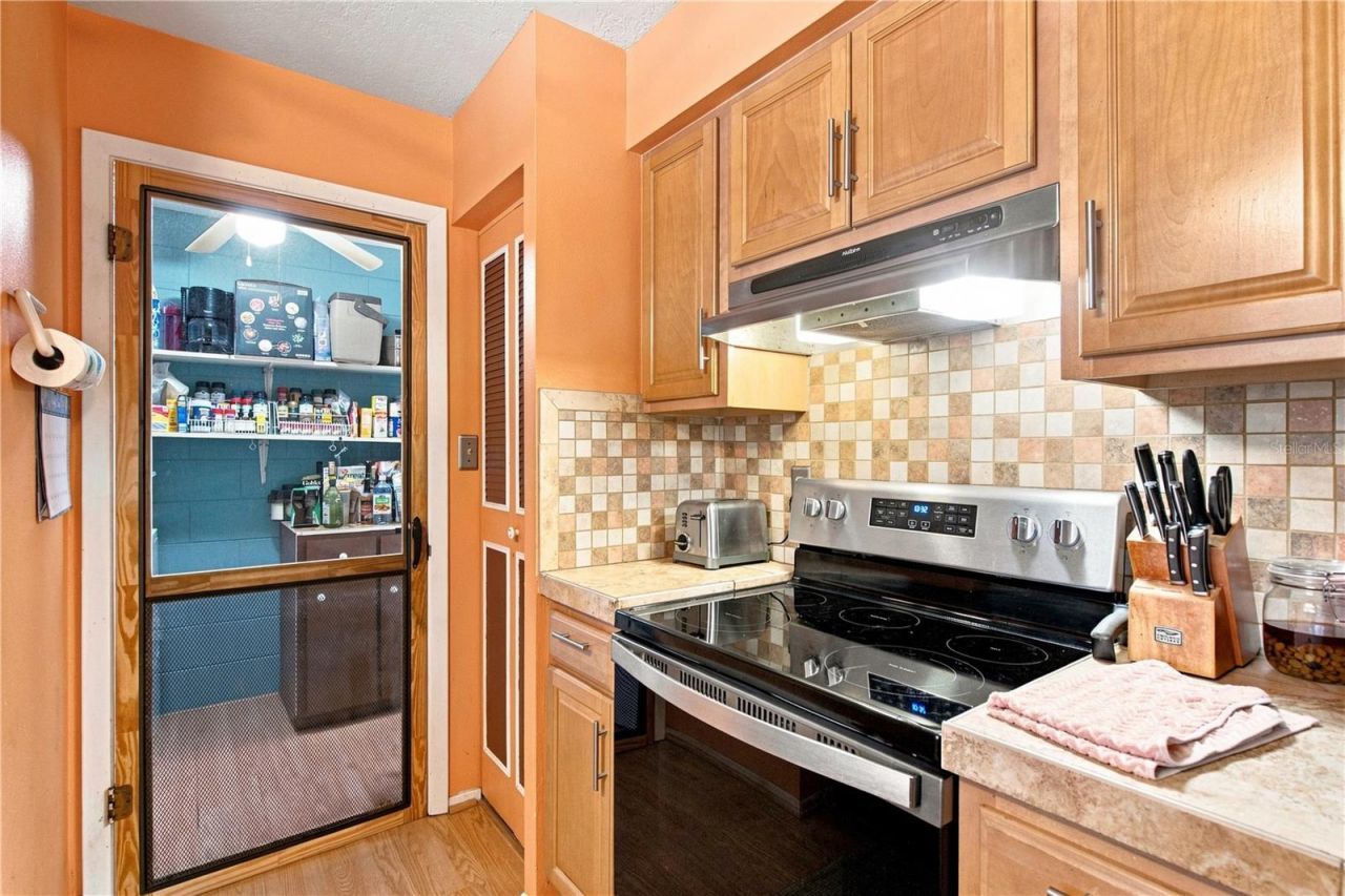 7723 Avonwood Court , Orlando, FL 32810 Photo