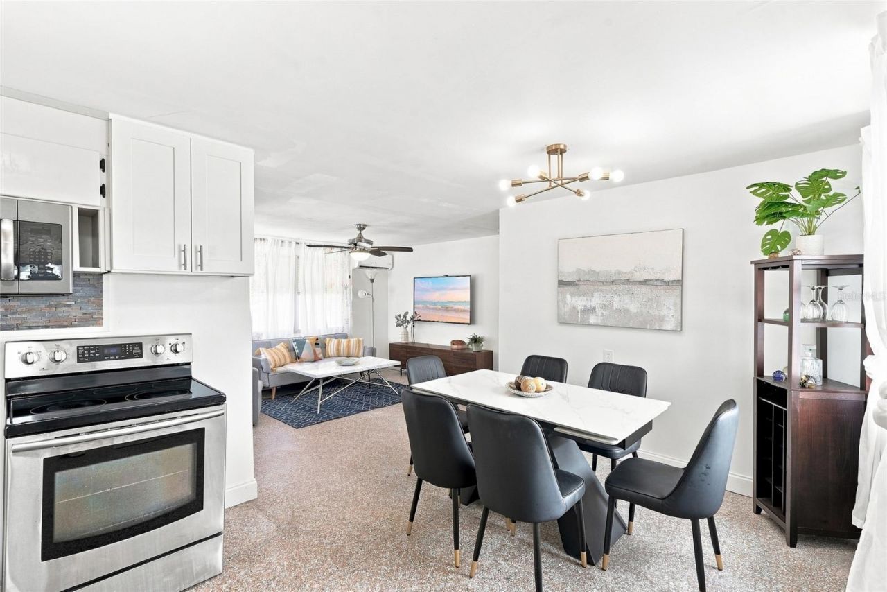 13313 2nd Street E, Madeira Beach, FL 33708 Photo