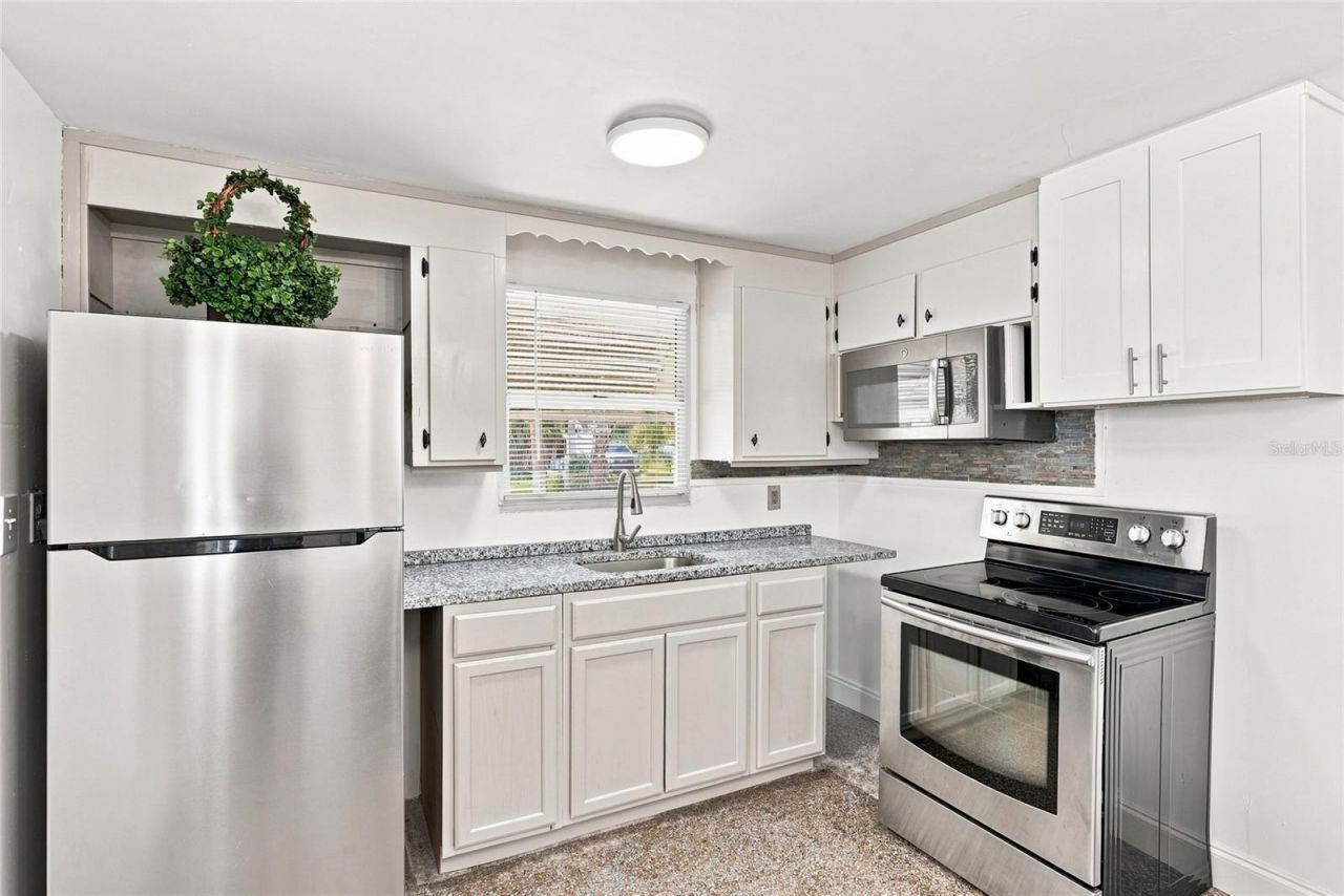 13313 2nd Street E, Madeira Beach, FL 33708 Photo